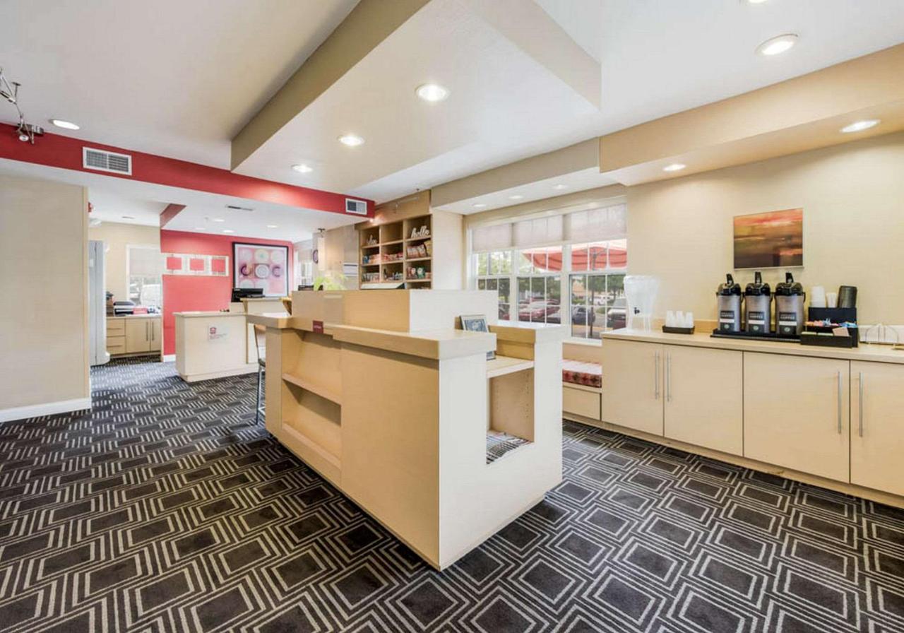 Birch Hills Suites - Blue Ash Buitenkant foto