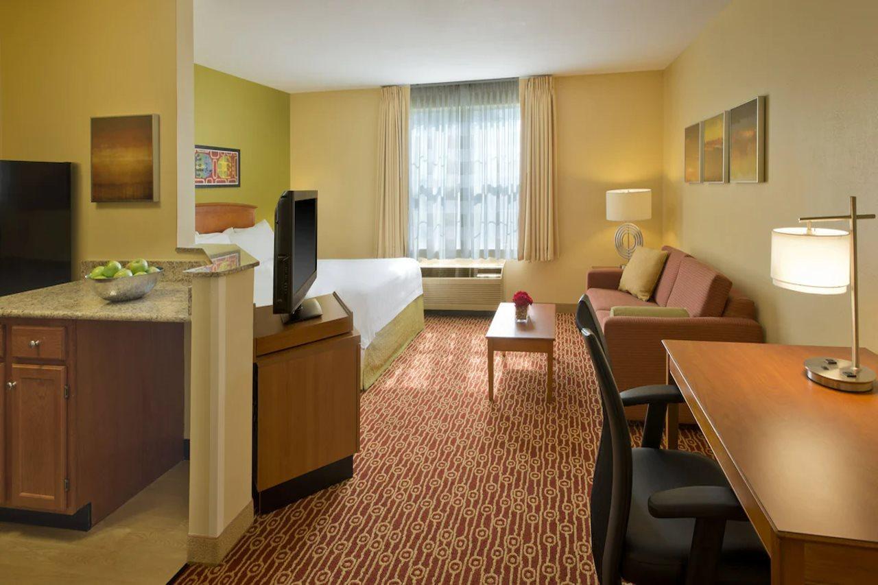 Birch Hills Suites - Blue Ash Buitenkant foto