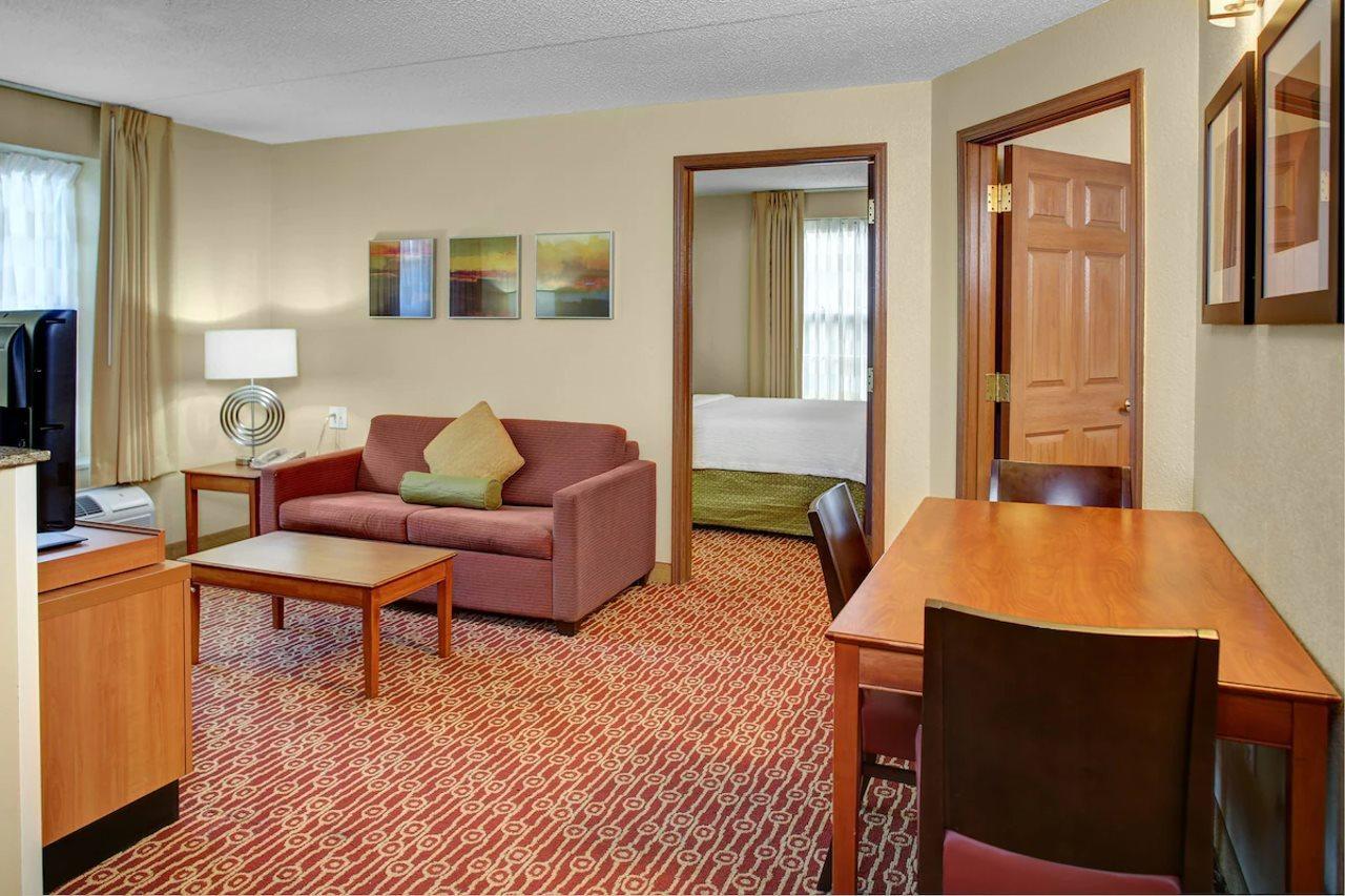 Birch Hills Suites - Blue Ash Buitenkant foto