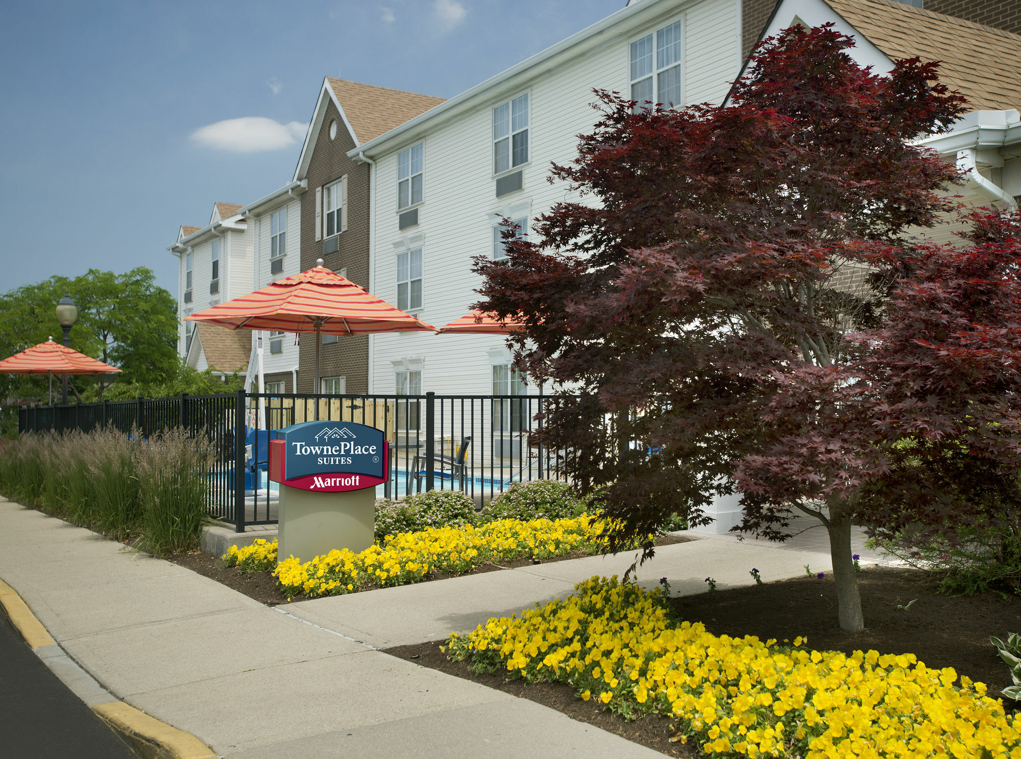 Birch Hills Suites - Blue Ash Buitenkant foto